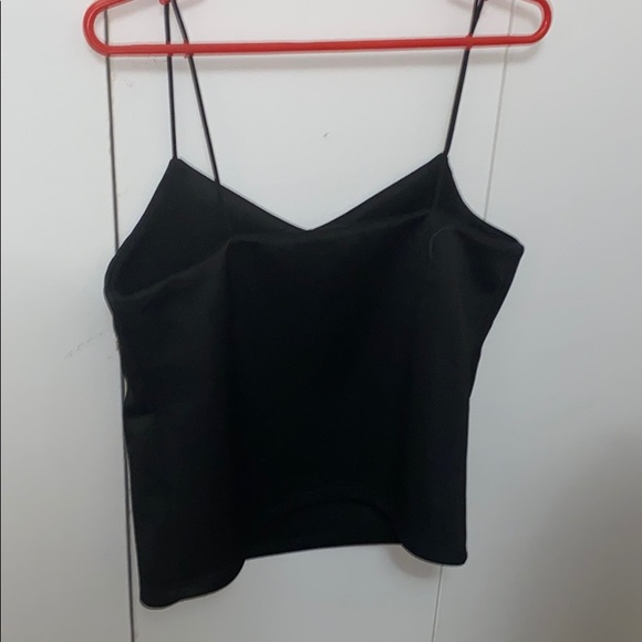Dynamic cami crop top - Picture 2 of 5